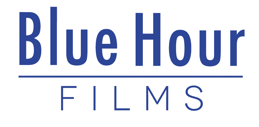 Blue Hour Films Bleu fond blanc